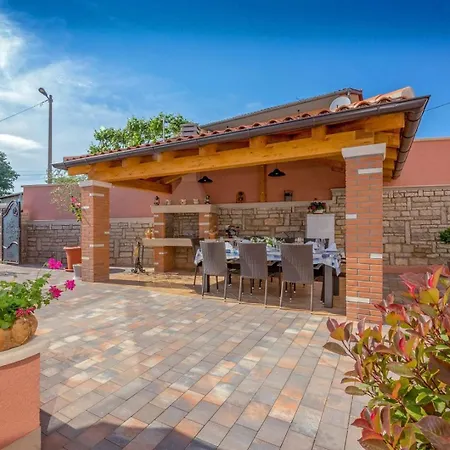 Petra Villa Kaštelir